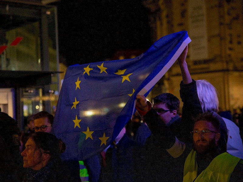 Die europäische Flagge wurde gehisst.