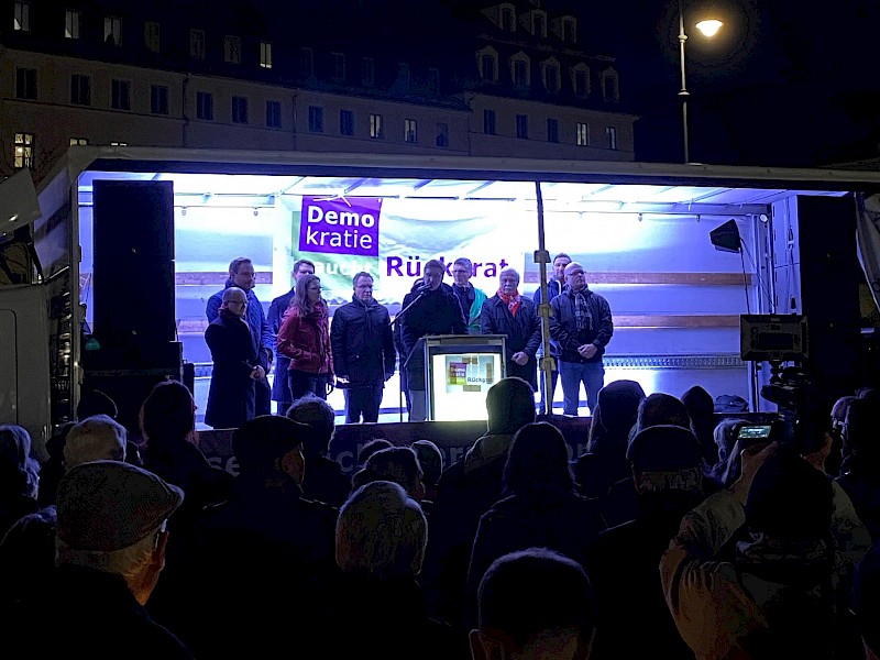 Der Lautsprecherwagen des Bündnisses 