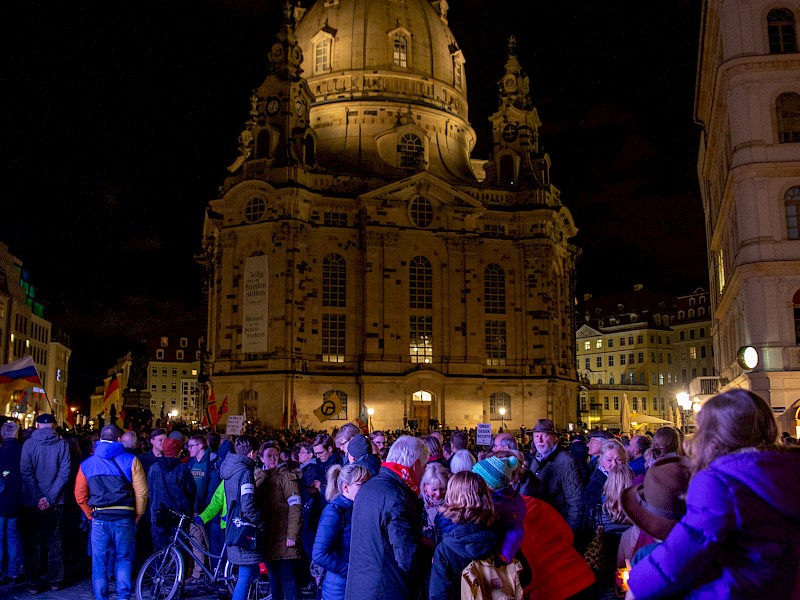 Die Frauenkirche wird regelmäßig als Kulisse für die unsäglichen Pegida-Treffen missbraucht.