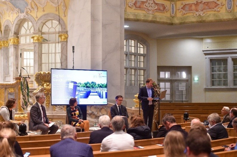 Diskussion über europäische Erinnerungskulturen in der Frauenkirche.