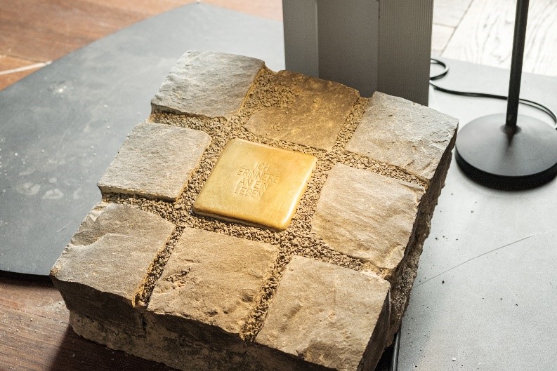 Stolpersteine analog und digital